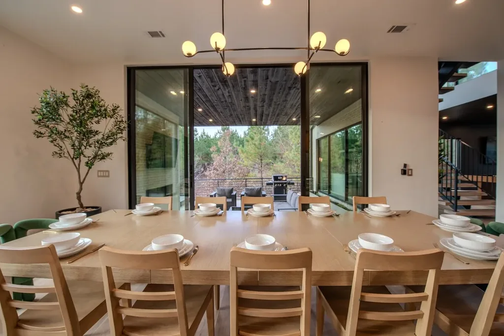 The Jade / Architectural Marvel — Dining area image 3