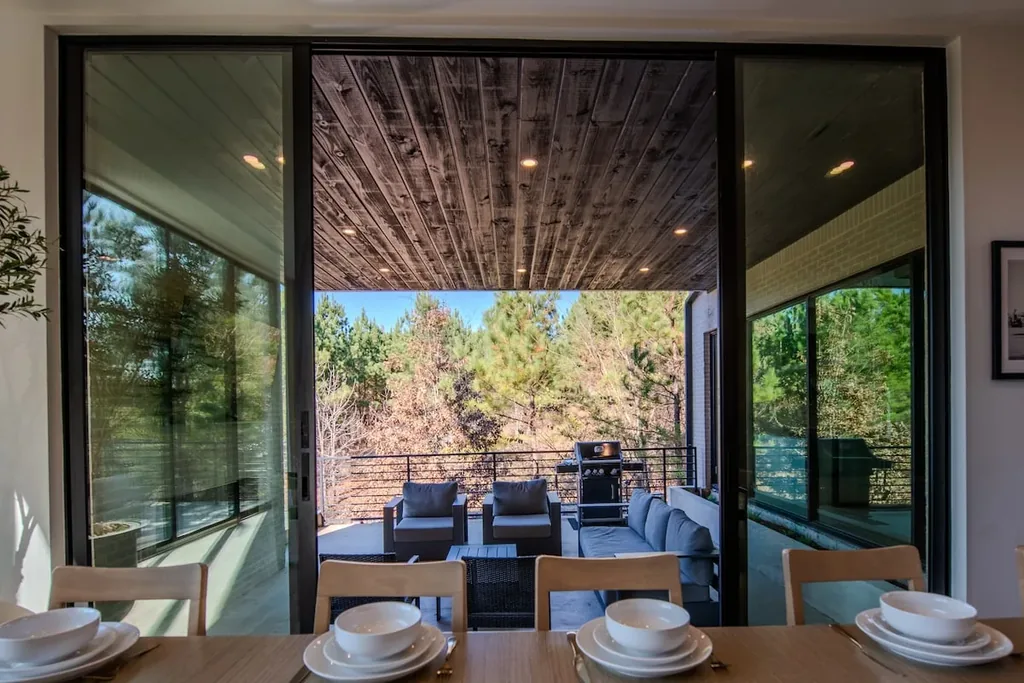 The Jade / Architectural Marvel — Dining area image 4