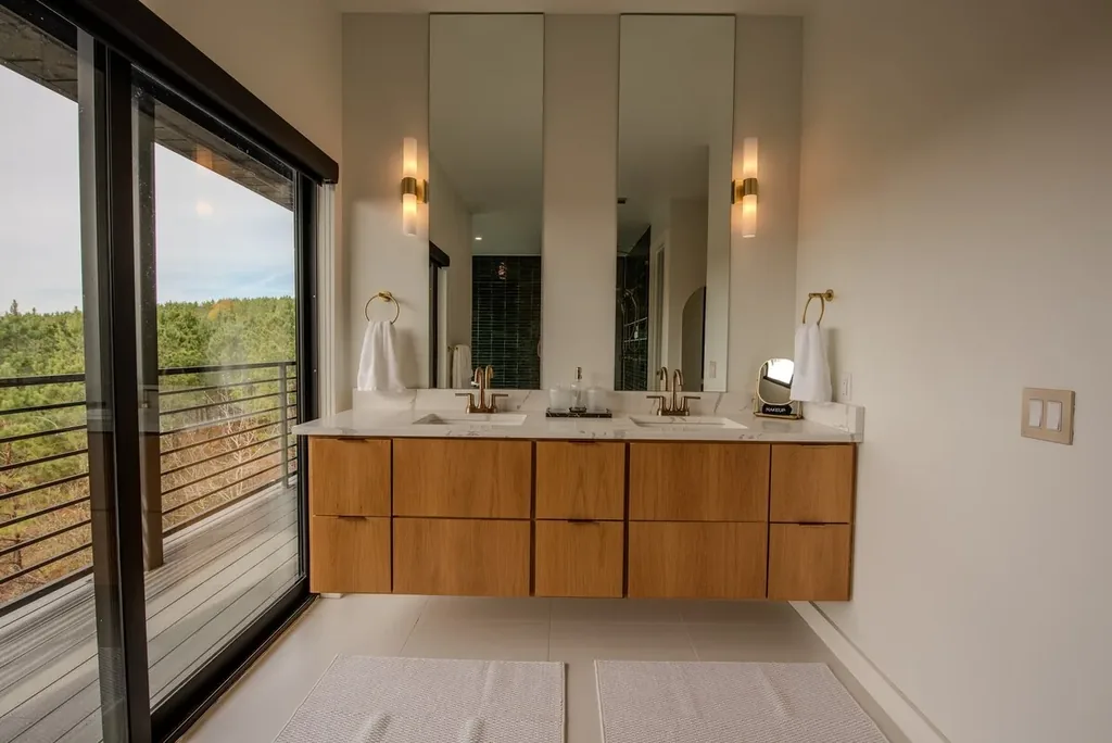 The Jade / Architectural Marvel — Full bathroom 2 image 4