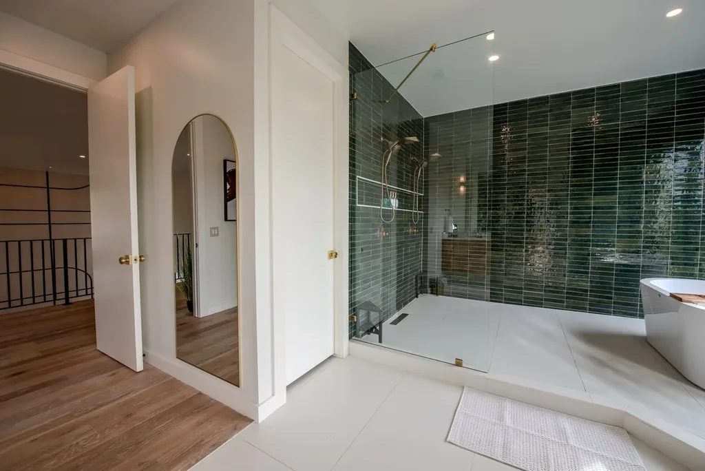 The Jade / Architectural Marvel — Full bathroom 2 image 5