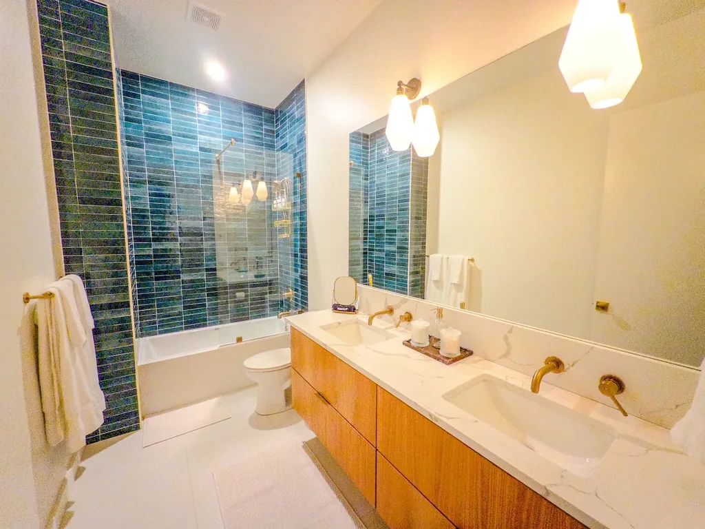 The Jade / Architectural Marvel — Full bathroom 4 image 1