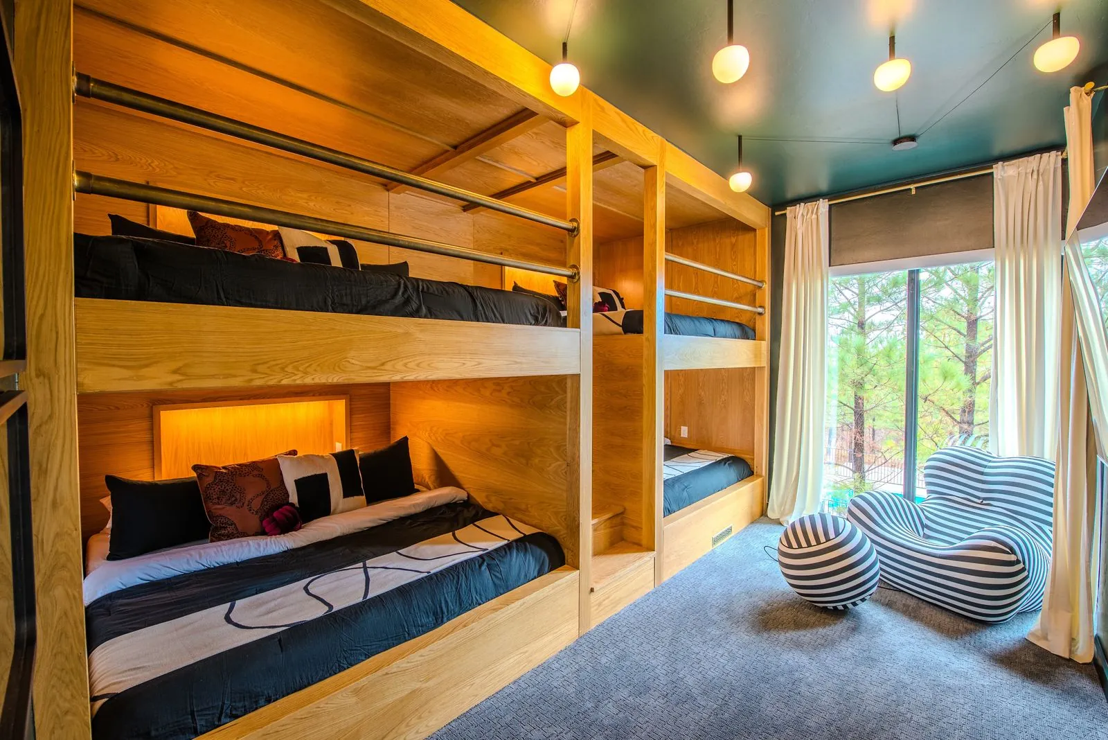 King bunk room at The Jade