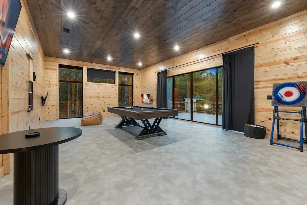 LivNLove / Grandiose — Game room 1 image 2