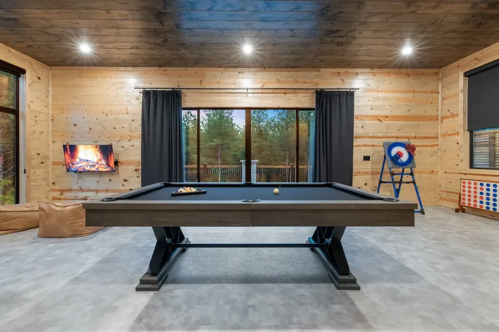 LivNLove / Grandiose — Game room 1 image 3