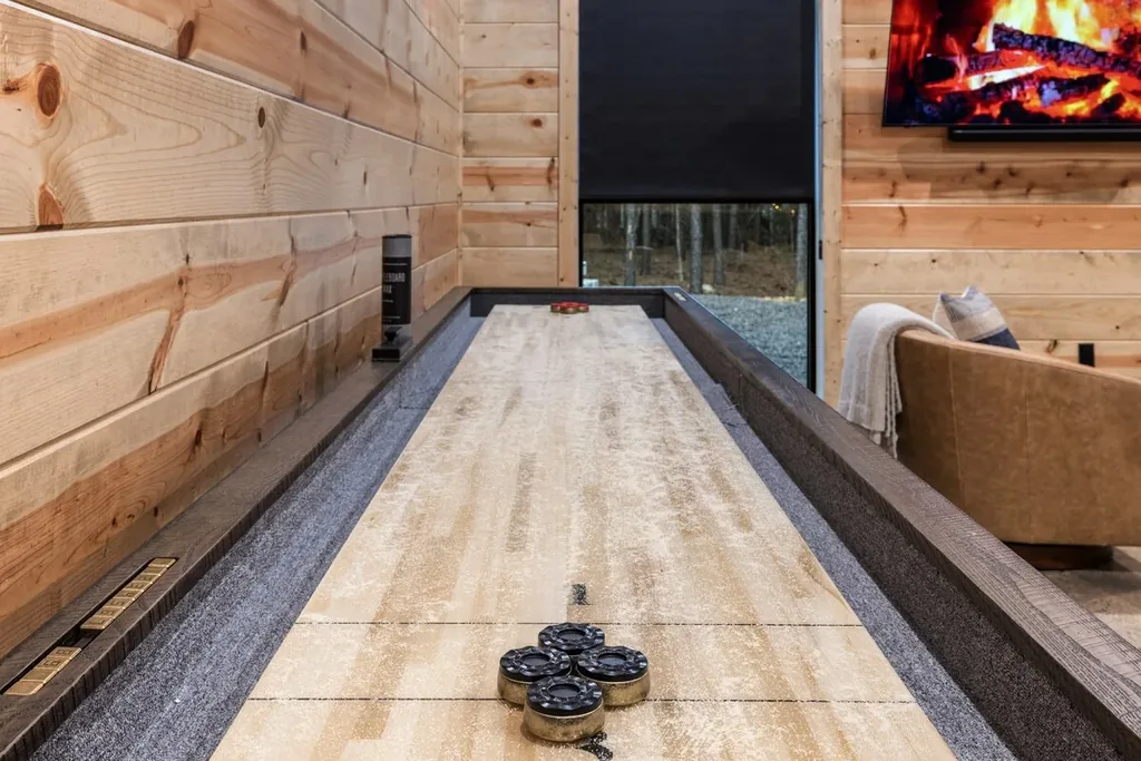 LivNLove / Grandiose — Game room 2 image 1