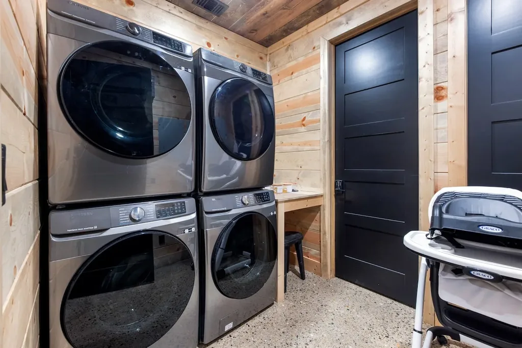 LivNLove / Grandiose — Laundry area image 1