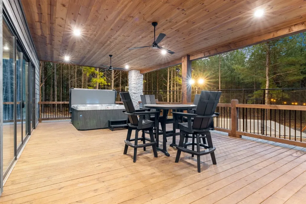 LivNLove / Grandiose — Hot tub image 2