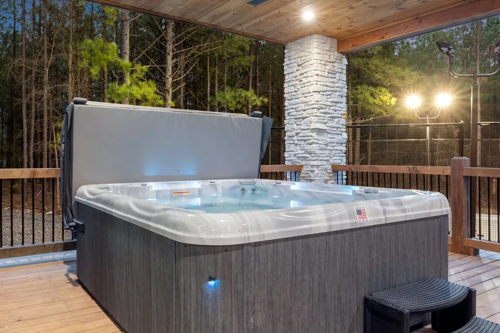 LivNLove / Grandiose — Hot tub image 3