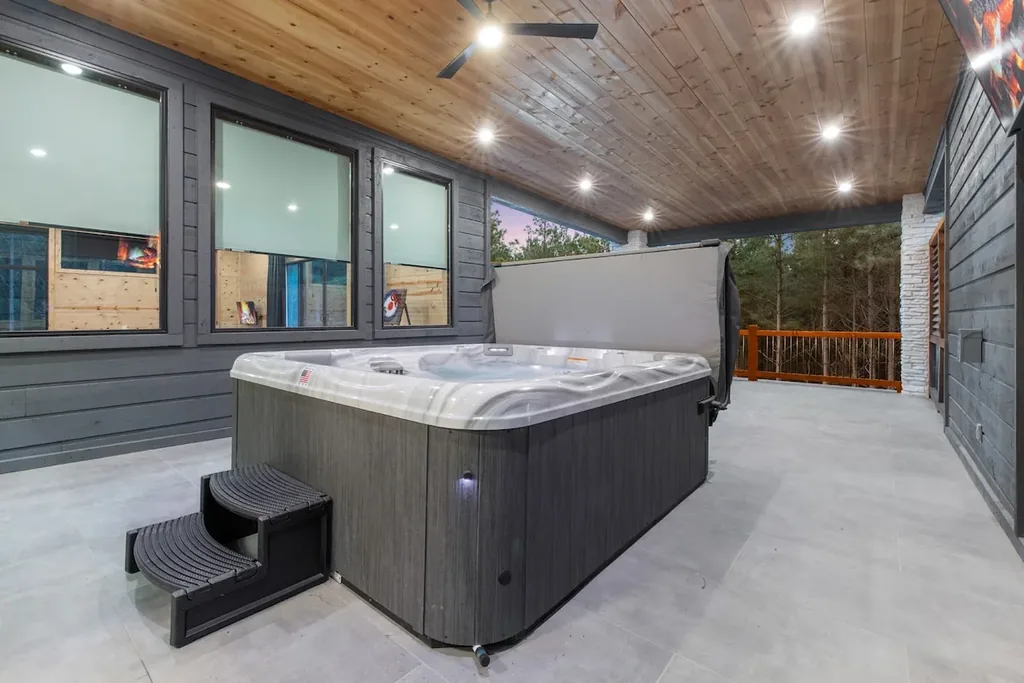 LivNLove / Grandiose — Hot tub image 5