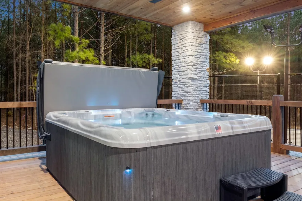 LivNLove / Grandiose — Hot tub image 6
