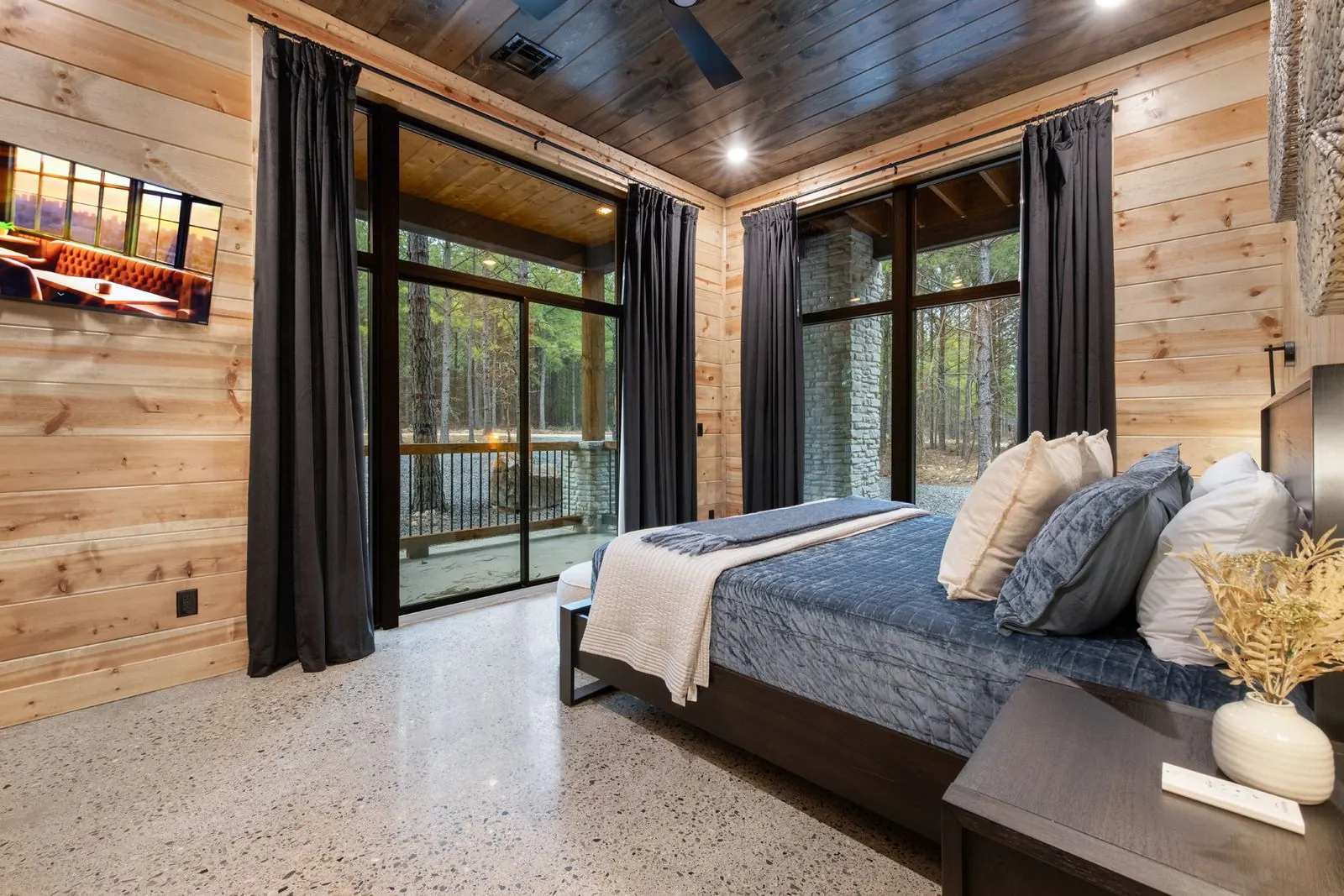 King suite 2 at LivNLove with a king bed