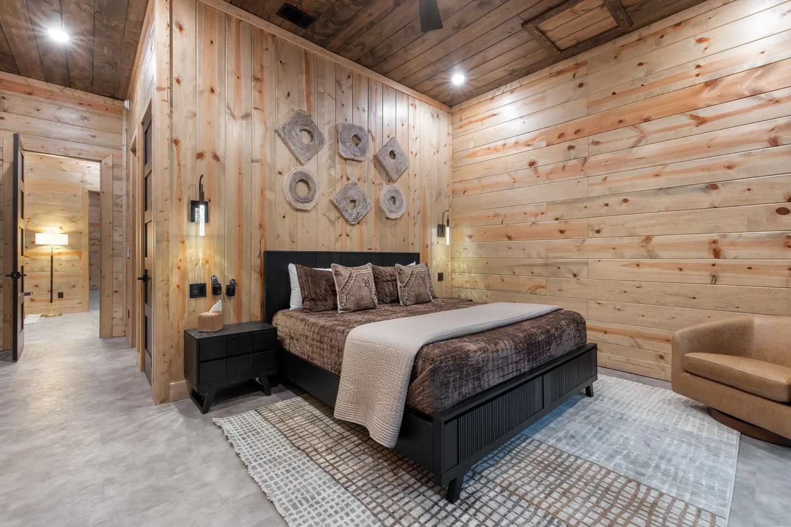 King suite 3 at LivNLove with a king bed