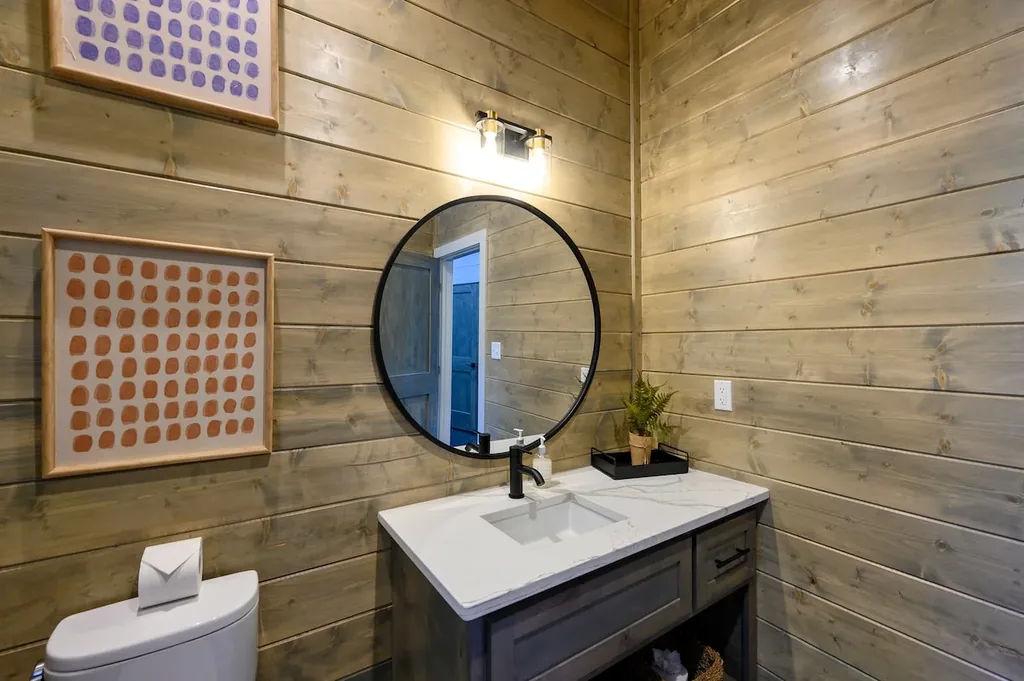 Miko Chukka — Half bathroom image 1
