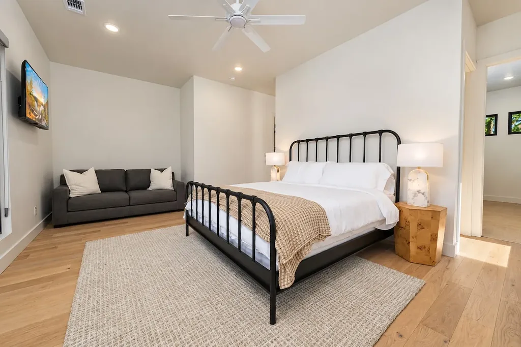 Sanctuary at the Summit — Bedroom 2 image 2