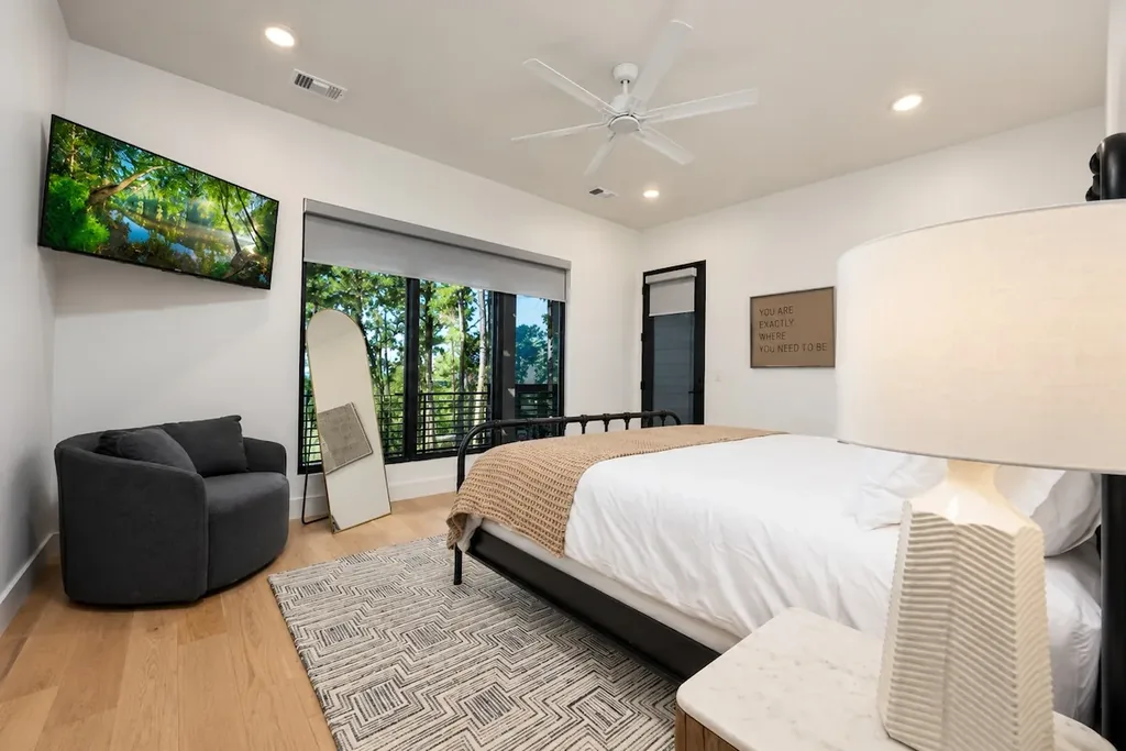 Sanctuary at the Summit — Bedroom 4 image 1